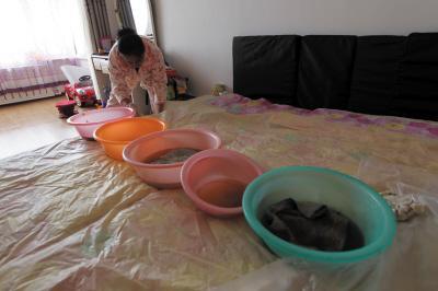 德惠楼上漏水，住户失联，小区没物管，业主维权难！律师来支招……